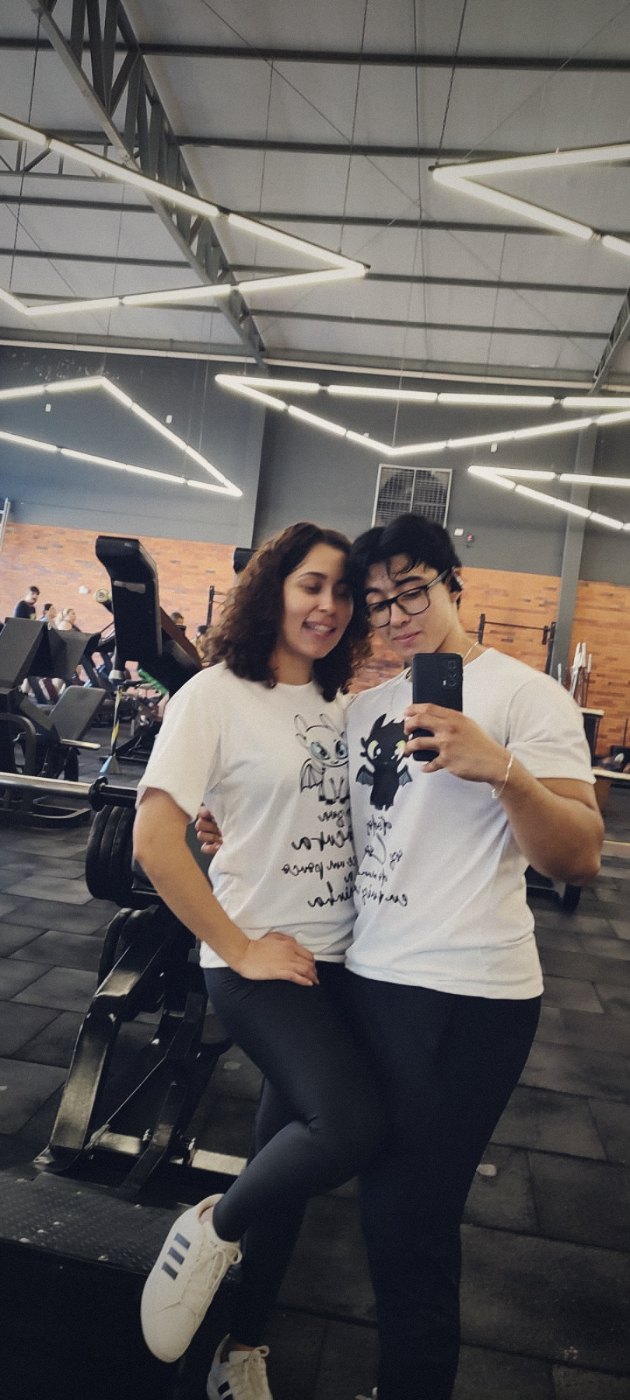Nós dois com as camisetas do Banguela e da Fúria da Luz